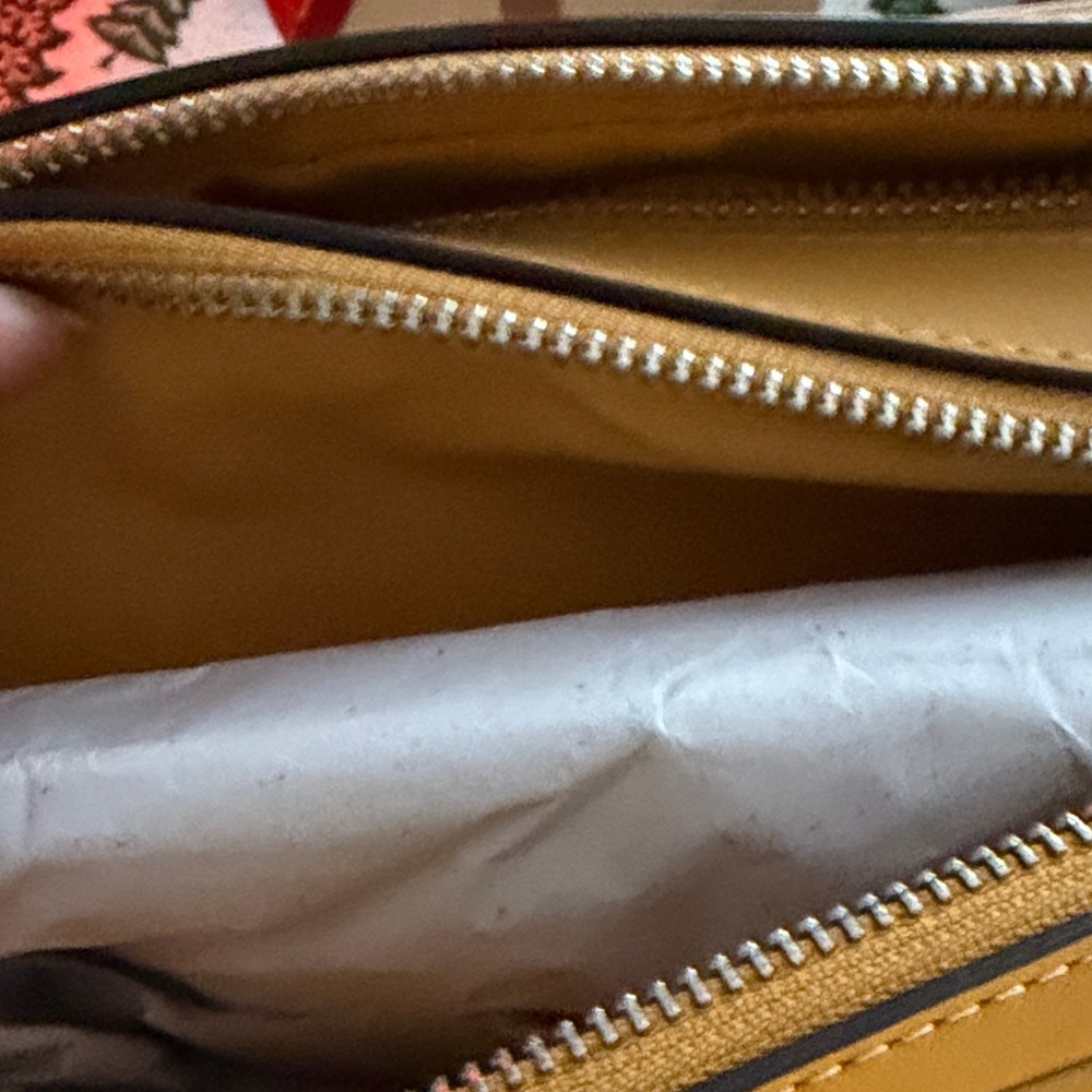 Coach Vibrant Yellow Camera Crossbody Bag New Never Used - Picture 3 of 8